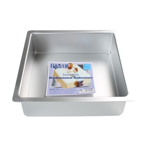Moule carr� en m�tal hauteur 7,5 cm, c�t� 20 cm