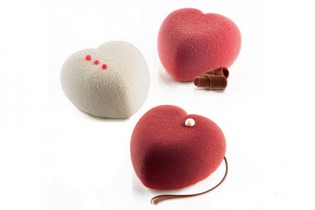 Trois entremets fruits rouges en forme de coeur