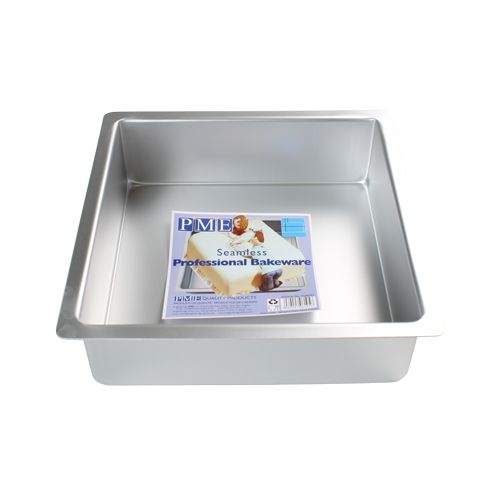 Moule carr� en m�tal hauteur 7,5 cm, c�t� 10 cm